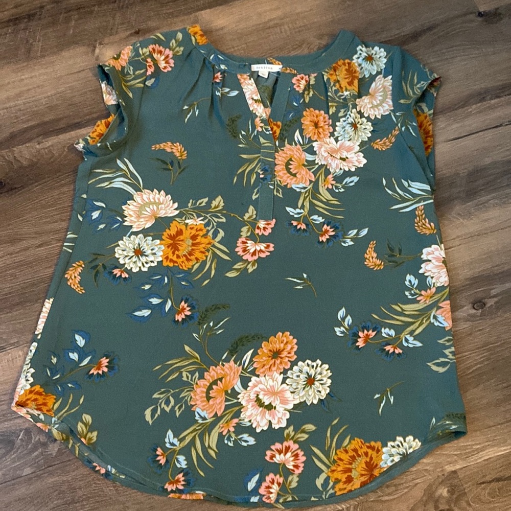 Grey/green floral top